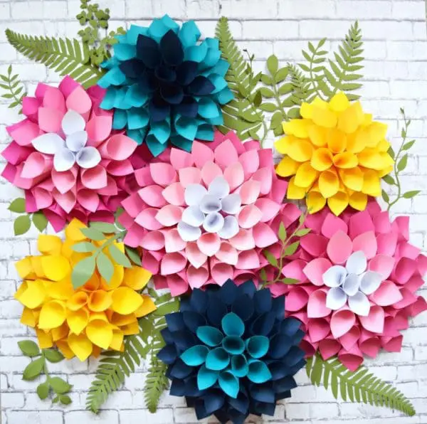 Giant dahlia wall flowers plus free template. 