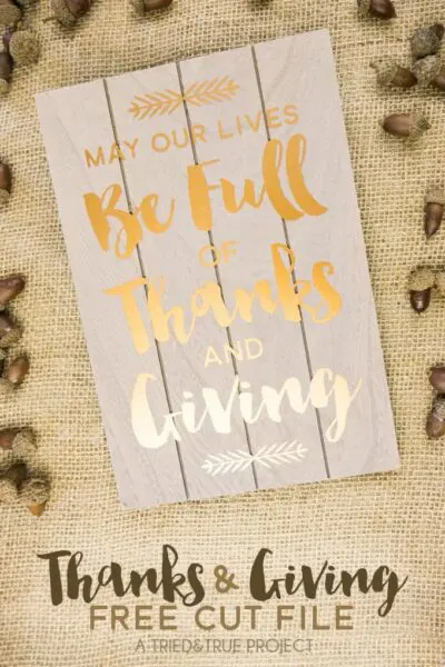 Wood sign with text Be Full of Thanks and Giving