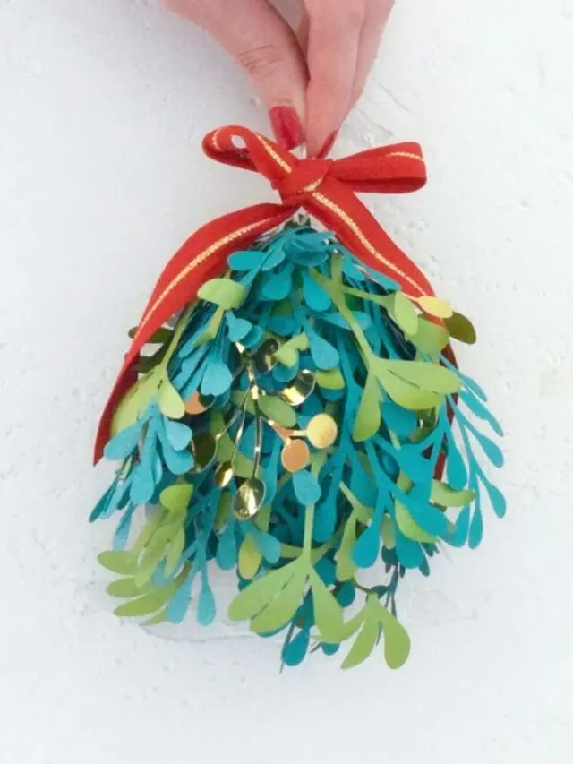 DIY Paper Mistletoe: Deck the Halls with Christmas Kissing Balls Story