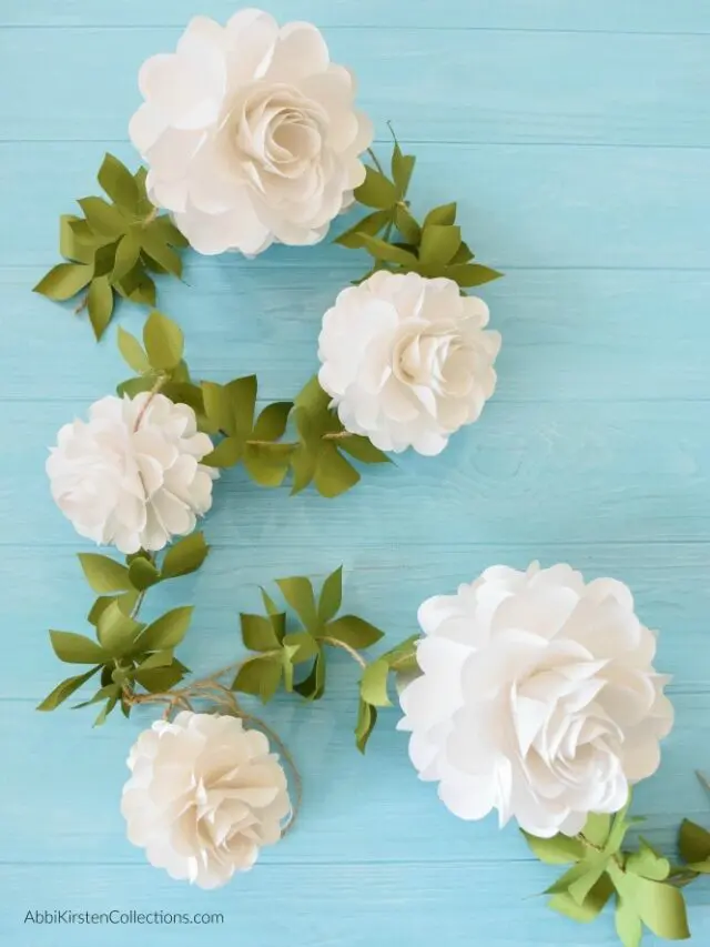cropped-flower-ball-garland-1.jpg