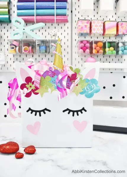 This adorable unicorn Valentine box is perfect for Valentine's Day at school. The colorful unicorn has paper flowers and ribbons, a shiny gold horn, and rosy heart cheeks.
