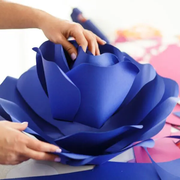 DIY paper flower tutorial. Giant paper flower templates for Cricut. Small paper flower templates for arrangements and bouquets. 
