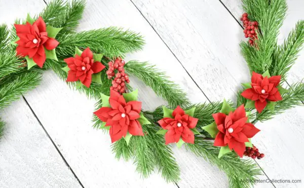 Small poinsettia paper flowers. Download poinsettia flower templates to create an easy paper craft for your Christmas holiday decor.