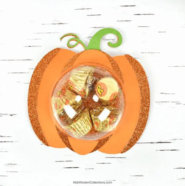DIY pumpkin candy holder with Cricut.