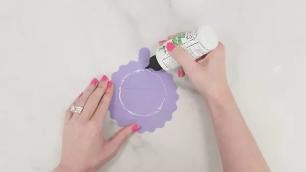 How to assemble a plastic dome candy holder