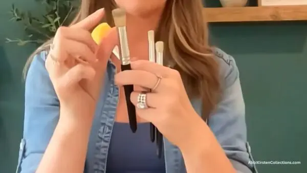 showing best brush for stenciling