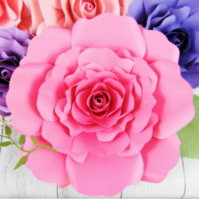 DIY Paper Flowers Ruffled  Paper flower centerpieces, White paper flowers, Paper  flowers