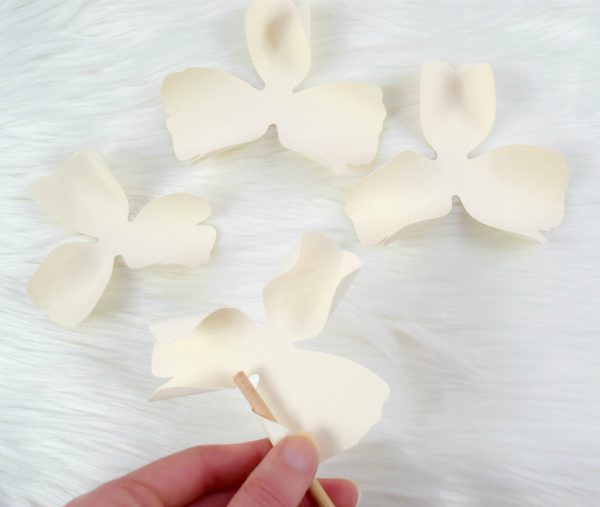 Abbi Kirsten shows how to curl the edges of the three-pointed petals using a wooden dowel and a firm touch.  