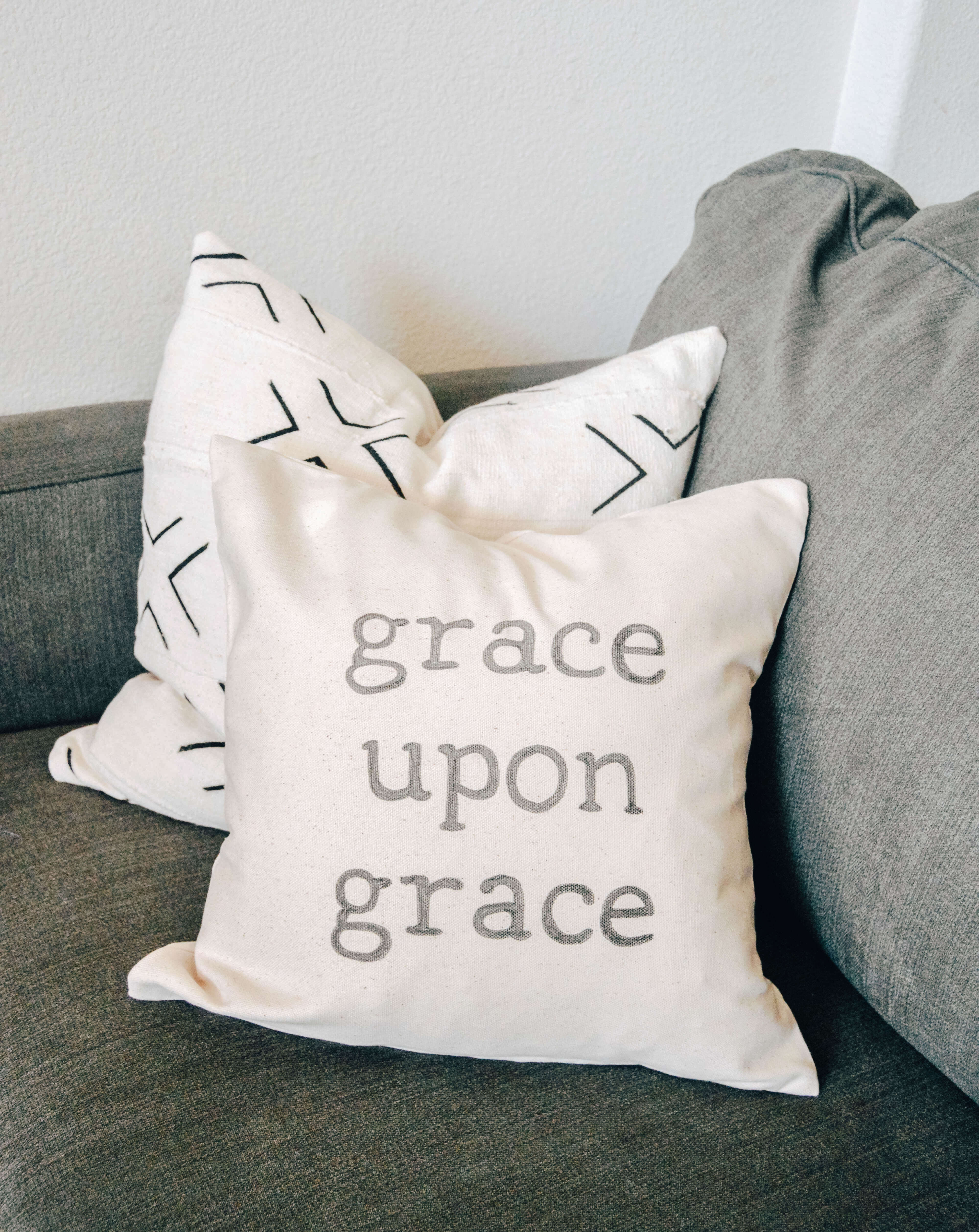 DIY Throw Pillow Covers. How to make your own DIY farmhouse pillow covers. Farmhouse pillow cover tutorial. Grace upon grace pillow cover. 