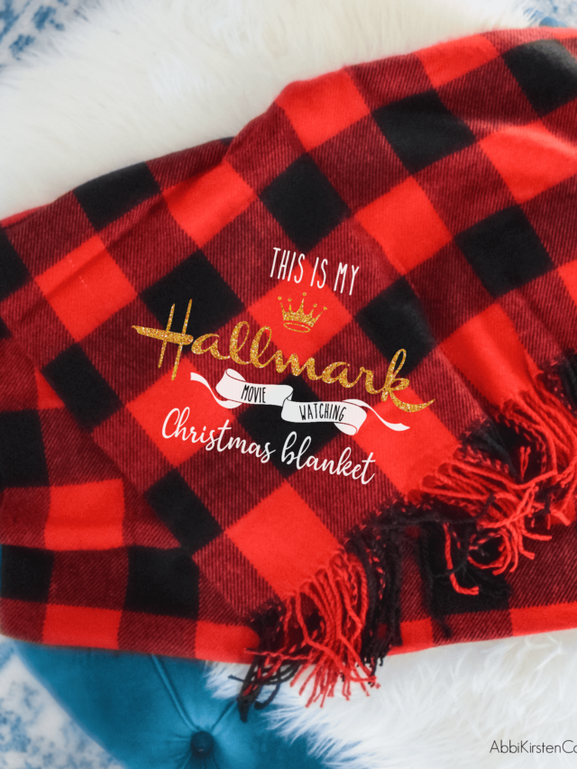 Easy DIY Christmas Gifts: Custom Holiday Blanket with Cricut Story