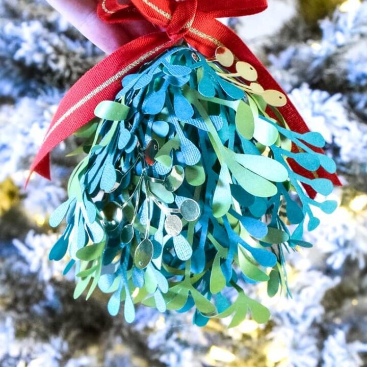 DIY Paper Mistletoe (Christmas Kissing Balls)