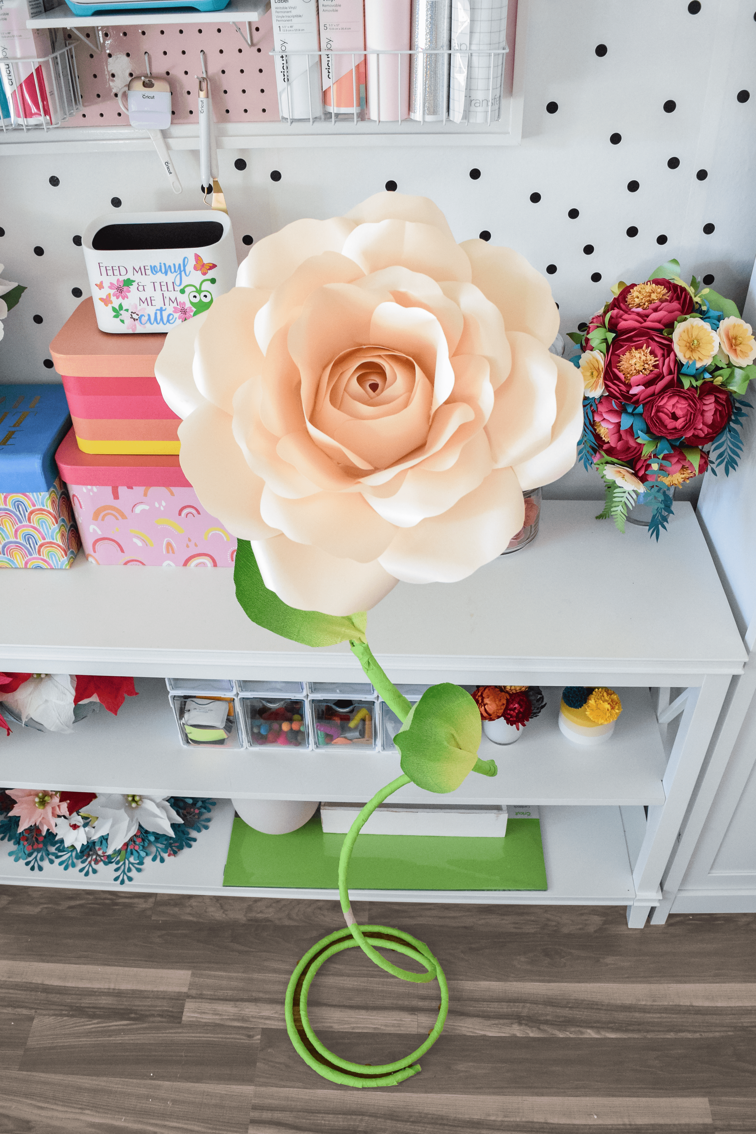 How to Stem a Giant Paper Flower: DIY Curved Free-Standing Stem