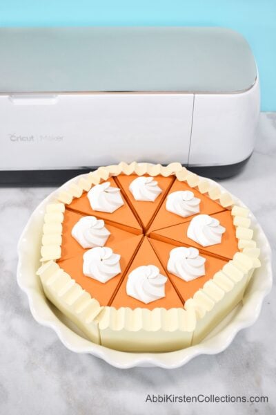 DIY Pumpkin Pie Craft Boxes - Thanksgiving Treat Box. Make pie take-home containers and favori boxes with these free Cricut templates and PDF printables. 