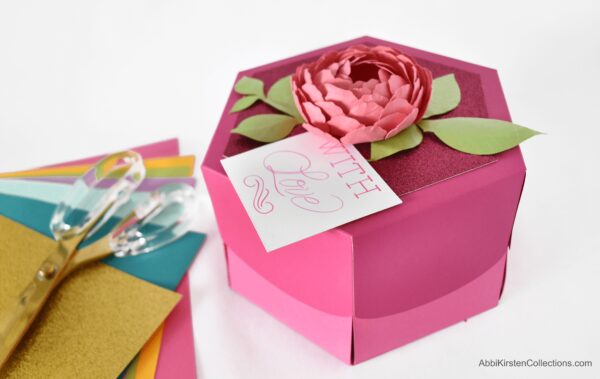 Handmade gift box template - free tutorial and template. 