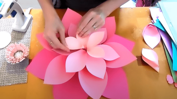 How to make big paper flower decorations. 