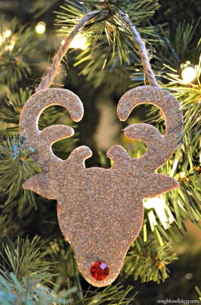 DIY reindeer glitter ornaments. 